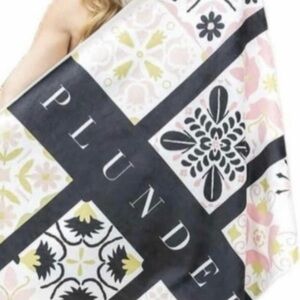 Plunder Elegant Black and Pink Oversized Bath Towel Beach Towel